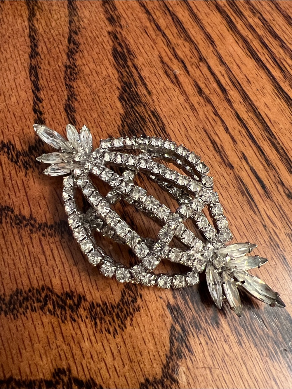 Vintage rhinestone overlapping double pineapple Statement Brooch pin - Silver 3”